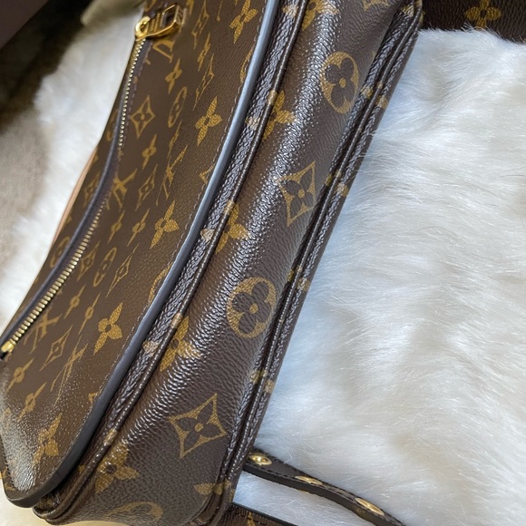 Louis Vuitton Pochette Métis Crossbody Bag - Picture 11 of 14